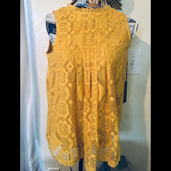 Gorgeous yellow top - Picture 6 of 6